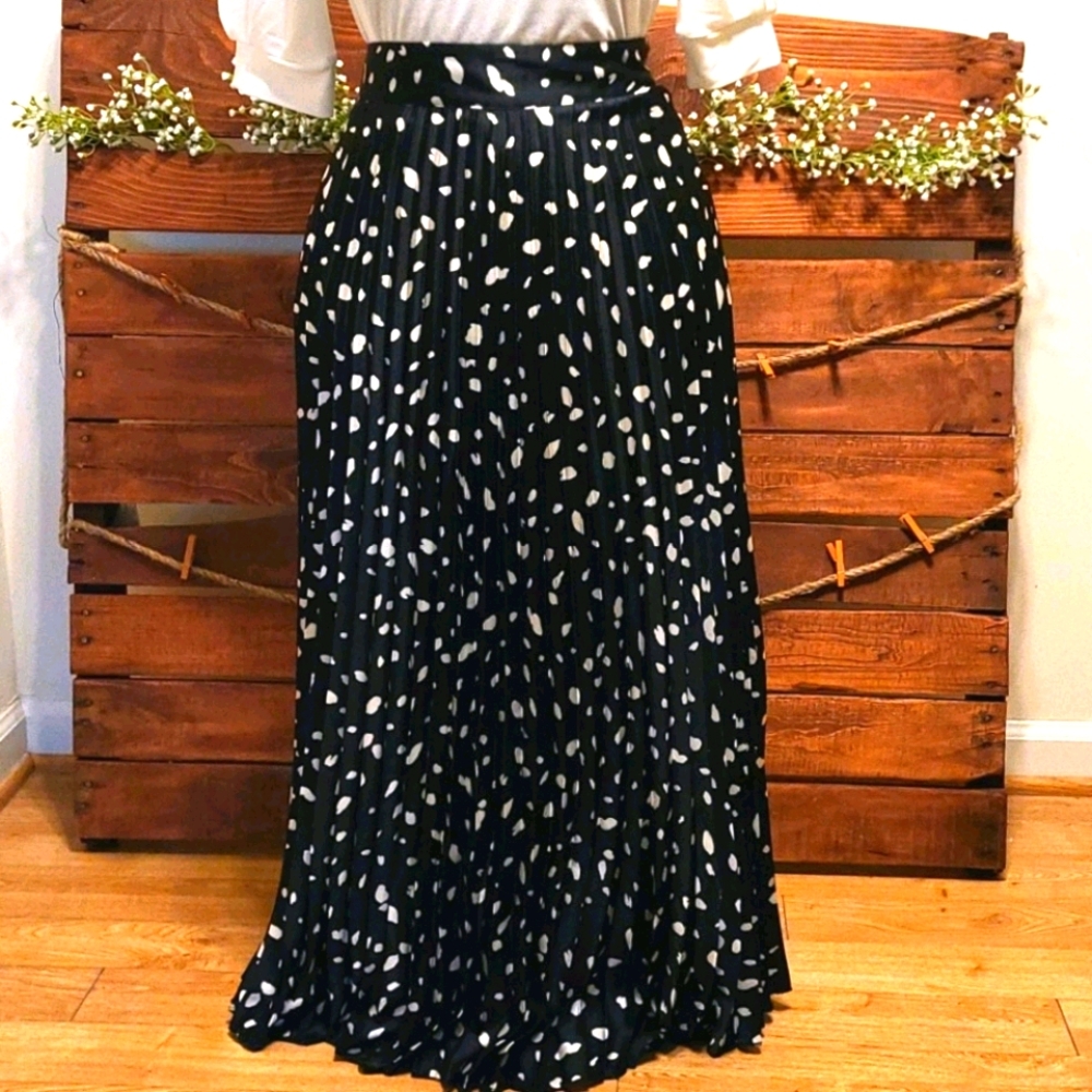 ***SOLD*** Pleated Polka Dot Midi-Long Skirt